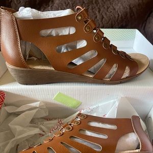 BRAND NEW Wear Ever Froda Sandals (cognac) women 8.5